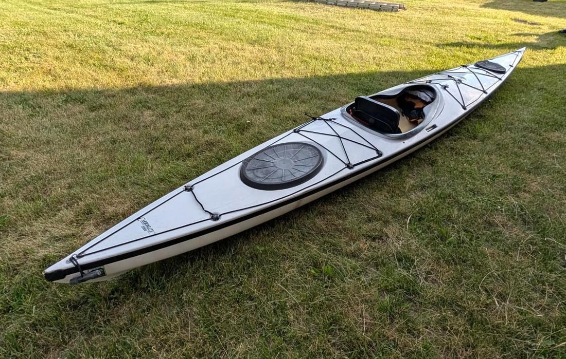 Eddyline Nighthawk Carbonlite 2000 Kayak: 16', Location: Barn