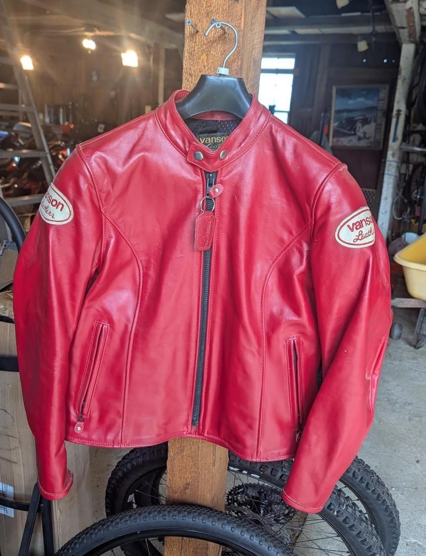 Vanson Leather Motorcycle Jacket: m/n 7720A**04, Size Large, Red