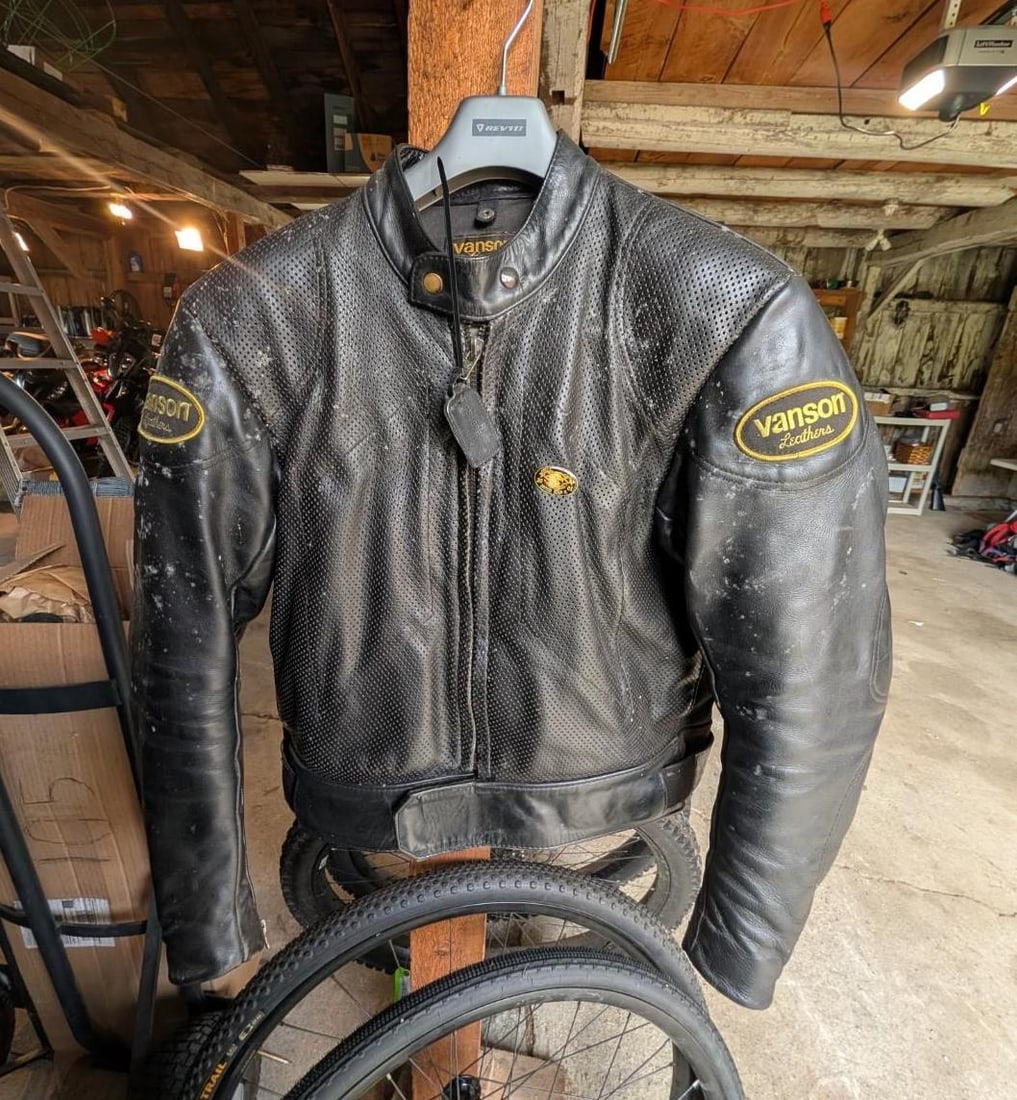 Vanson Leather Motorcycle Jacket: m/n 45488E**36