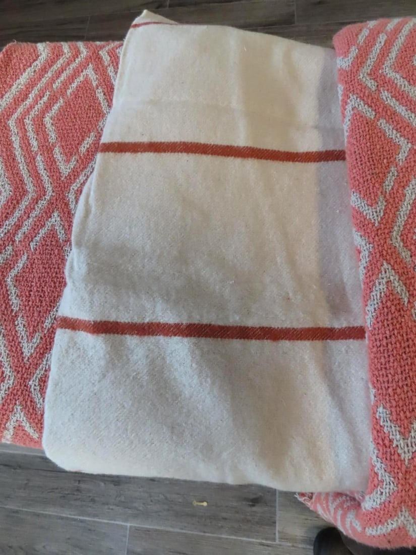 (4) Cotton & Cotton Blend Throws in Tote - 4