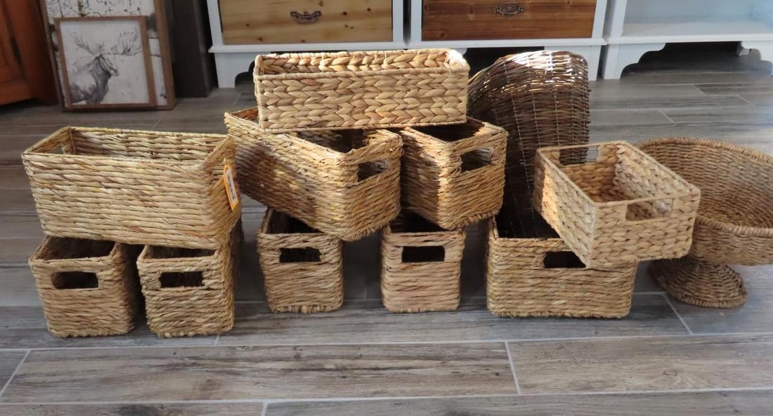 (12) Asst. Baskets: largest being 11" x 14.5" x 7"