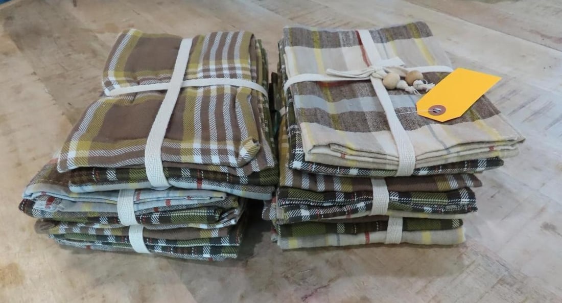 (18) Plaid Tea Towels (1 of 2)