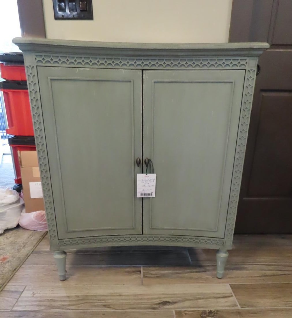 Heritage English Style Painted 2-Door Cabinet: 15" x 32.75" x 38"