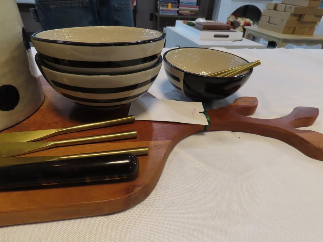 (16) Piece Tableware Set - 2