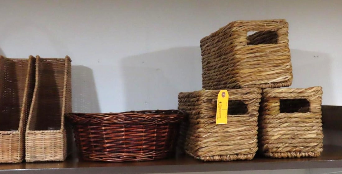 (13) Wicker Baskets/Trays: largest measures 13" in diameter