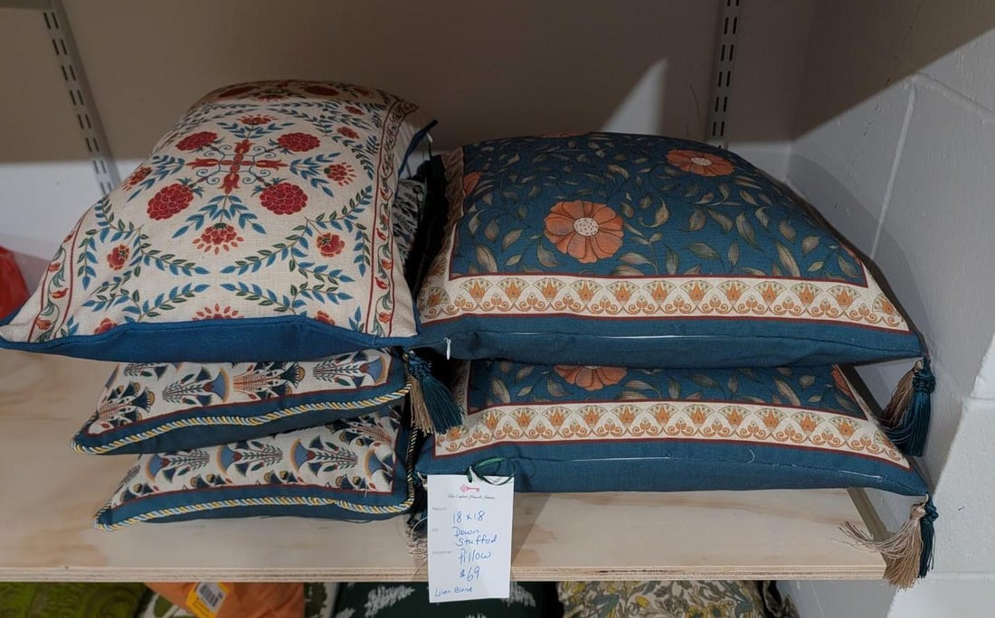 (5) Pillows (1 of 7)