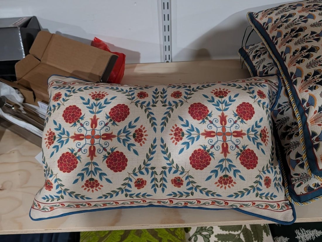 (5) Pillows - 4