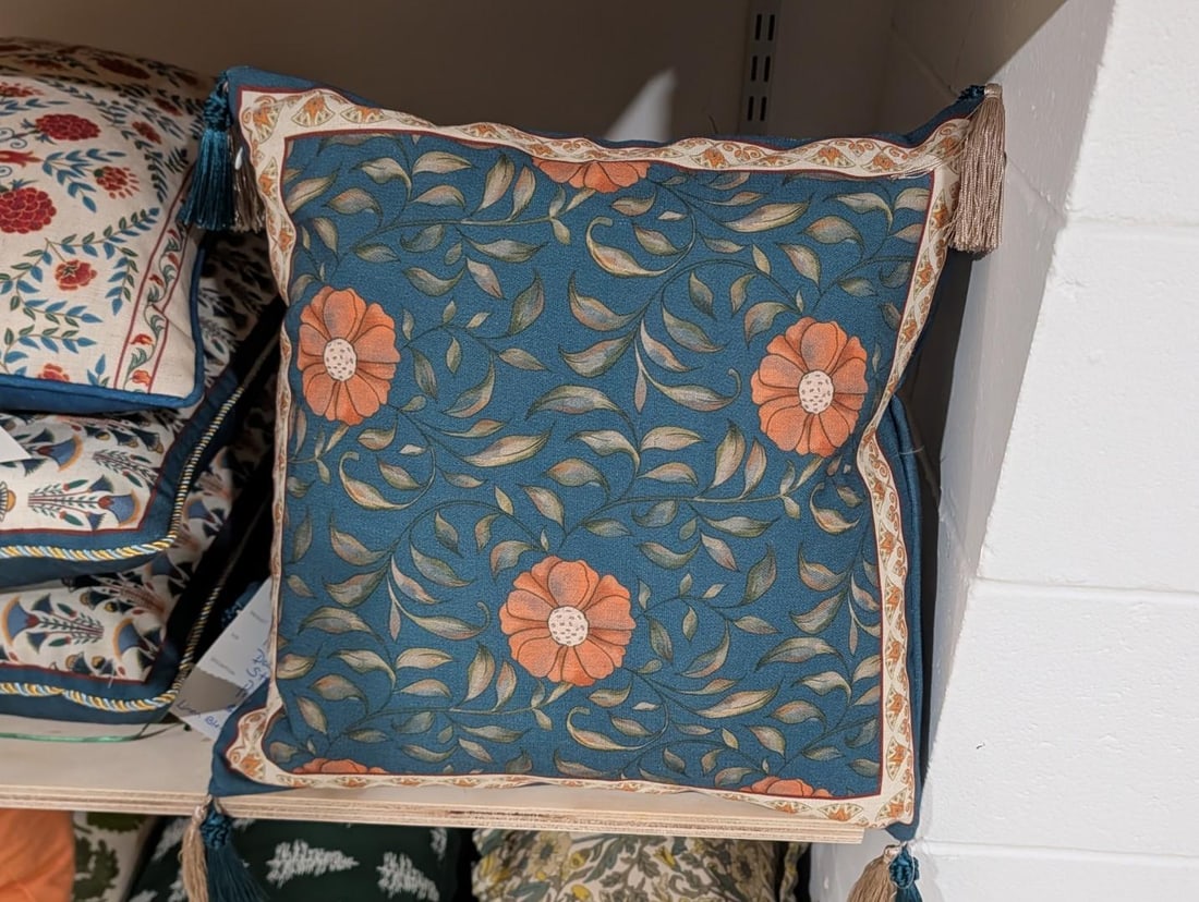(5) Pillows - 6