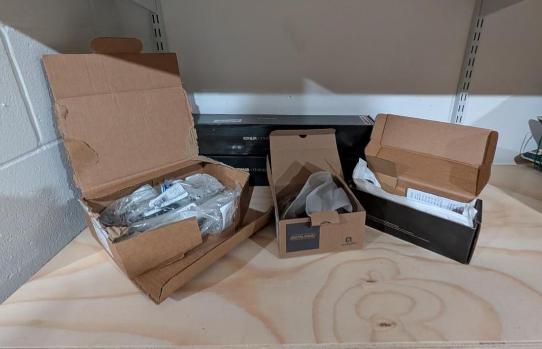 Bathroom Hardware Lot (1 of 6)