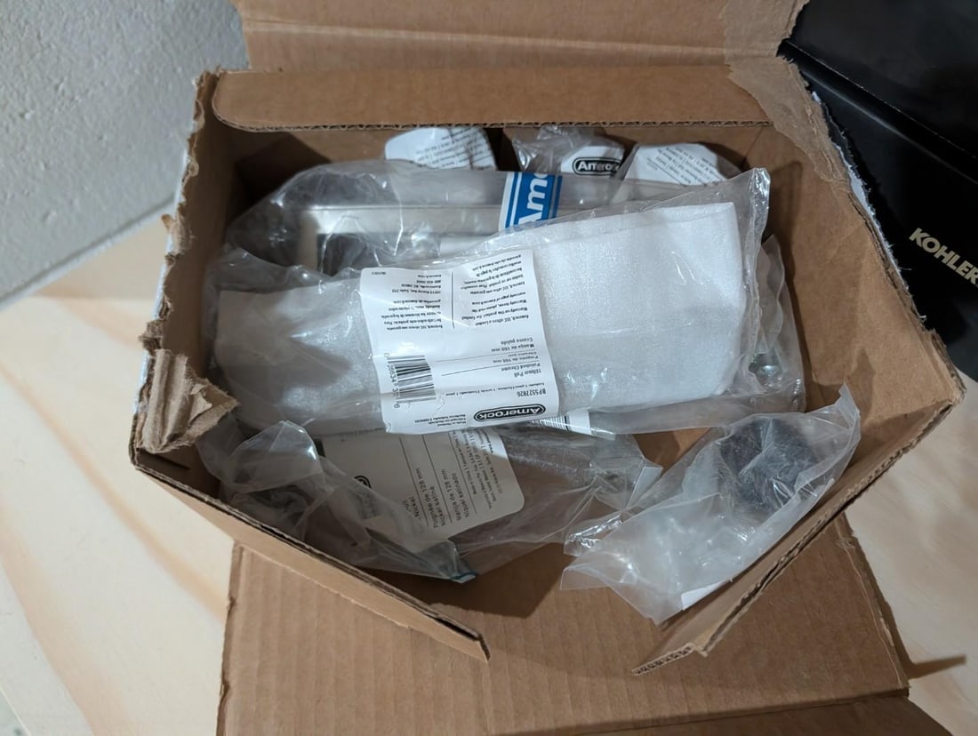 Bathroom Hardware Lot - 4