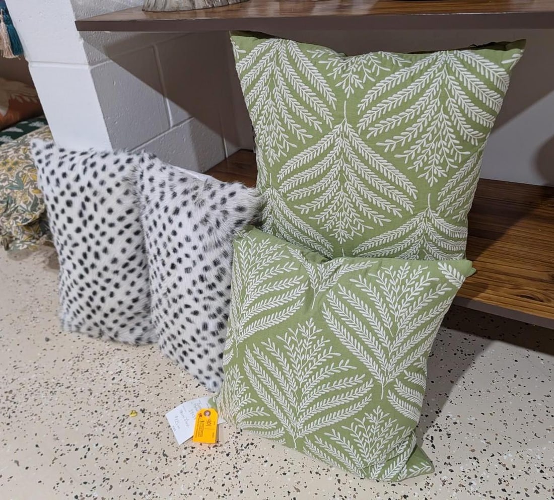 (2) Pairs of Throw Pillows - 3