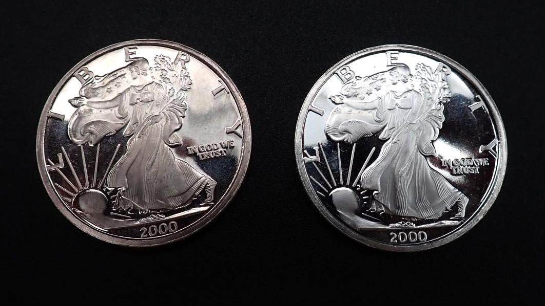 (2) 2000 "The Dawn of a New Millenium" 1 Ounce .999 Silver Rounds: (2) 2000 "The Dawn of a New Millenium" 1 Ounce .999 Silver Rounds -deep cameo proof strike
