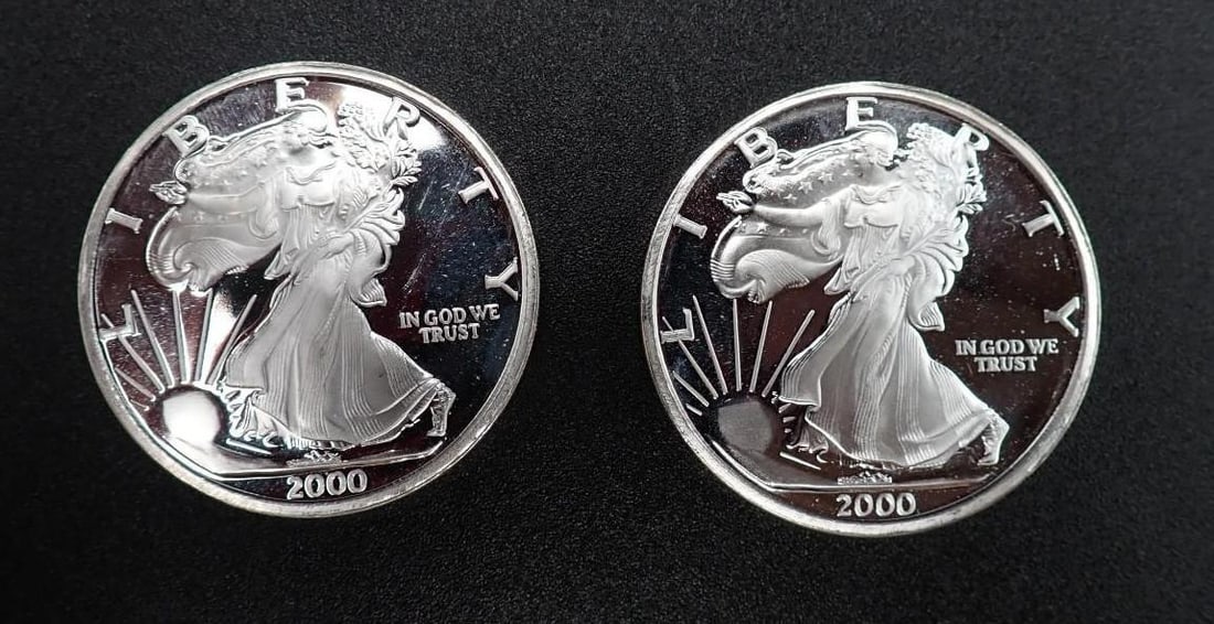(2) 2000 "The Dawn of a New Millenium" 1 Ounce .999 Silver Rounds: (2) 2000 "The Dawn of a New Millenium" 1 Ounce .999 Silver Rounds -deep cameo proof strike