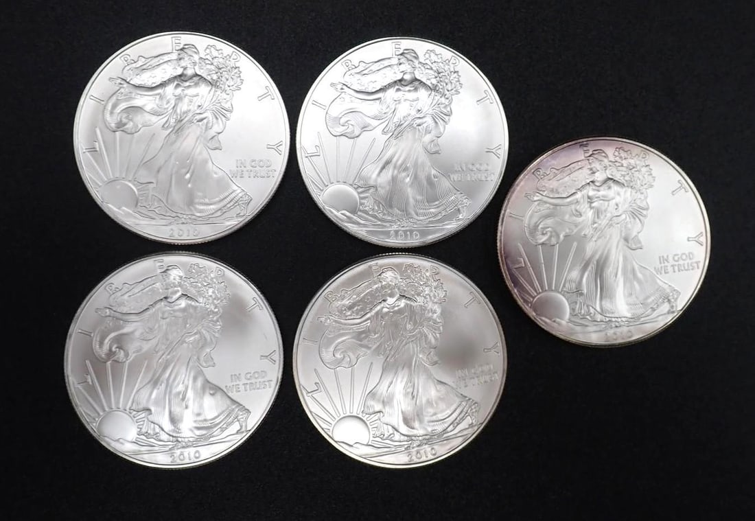 (5) 2010 U.S. American Eagle 1 Ounce .999 Silver Coins (1 of 3)
