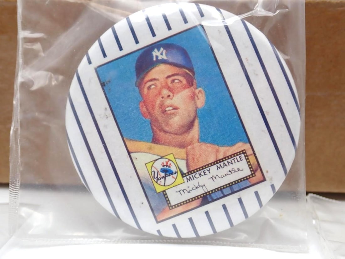 (14) Contemporary Mickey Mantle Pinbacks - 2