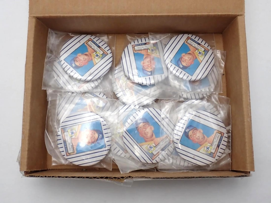 (14) Contemporary Mickey Mantle Pinbacks - 4
