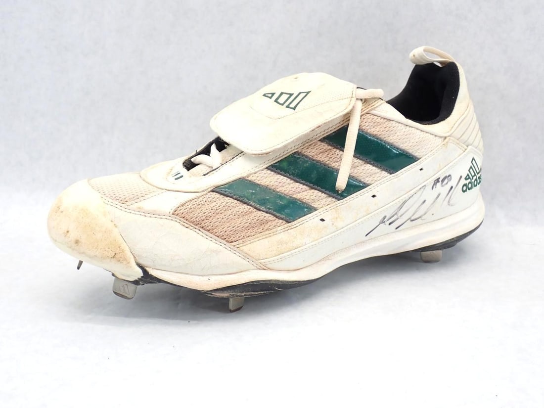 Mark Mulder Autographed Game Used Cleat: Mark Mulder Autographed Game Used Cleat -September 12, 2023, with JSA COA