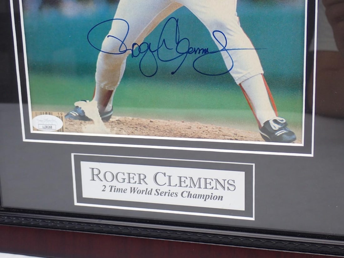 Roger Clemens Autographed Sports Illustrated Cover - 2