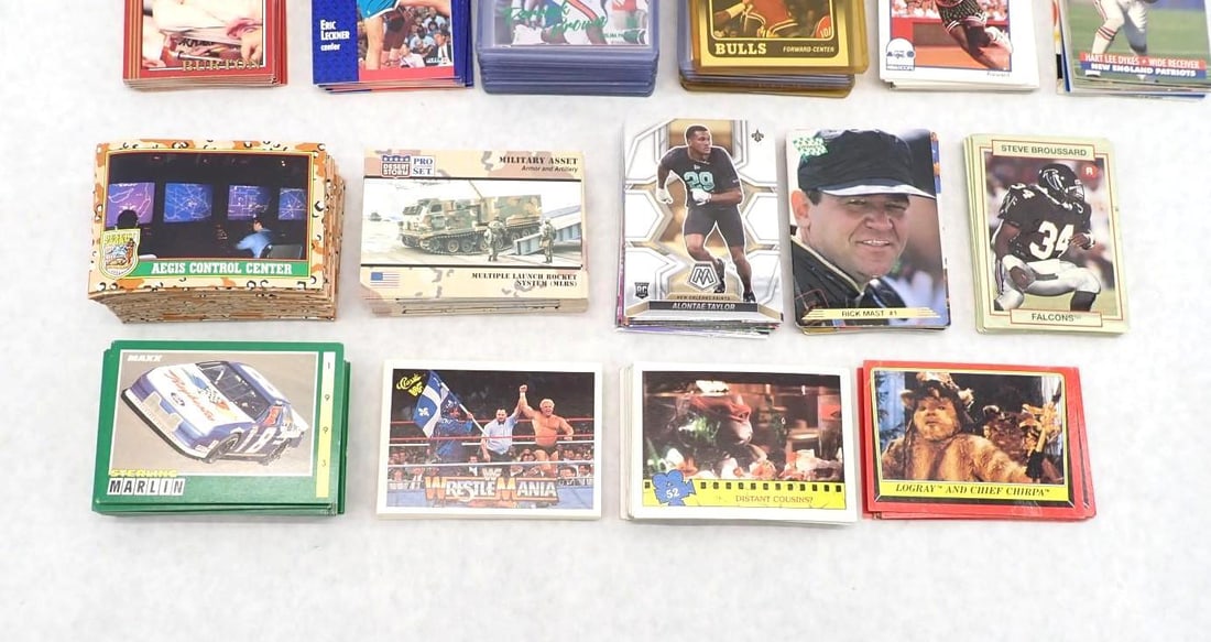 (200)+ Trading Cards - 3