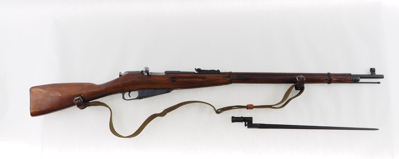 Russian Nagant M91/30 Rifle: SN: E000613 Cal: 7.62X54R Action Type: Bolt Action Markings: ATI import mark left side of receiver Stock: good / very good Finish: good / very good Bore: very good with minor pitting Overall Cond: