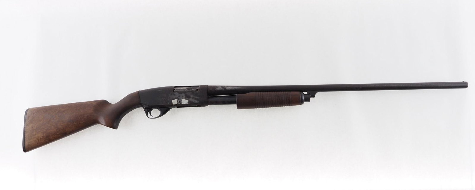 Stevens 77 F Shotgun: SN: no s.n. Cal: 20 Ga. Action Type: Slide Barrel Length: 28" Sights/Optics: bead front sight Stock: walnut Finish: worn blue , pitting on receiver Bore: very good Overall Cond: fair Mechanical: fair