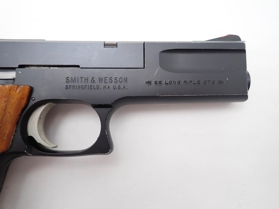 Smith & Wesson 422 Pistol - 4