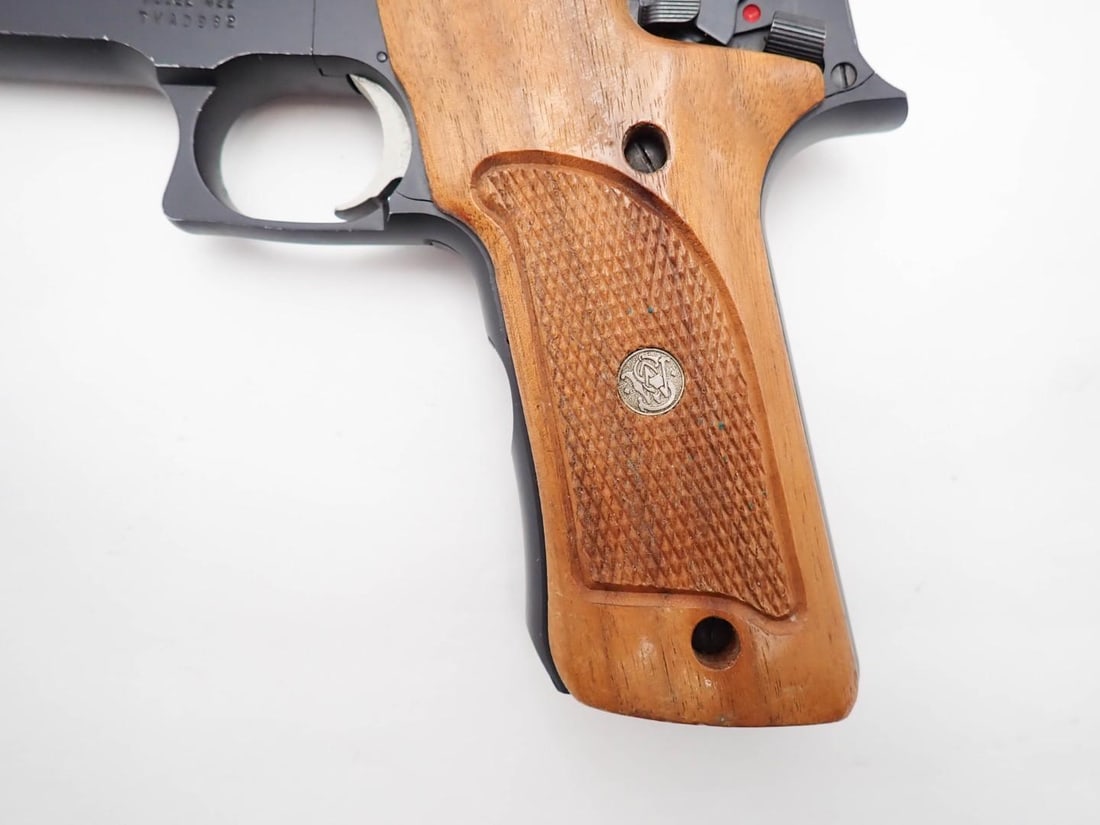 Smith & Wesson 422 Pistol - 6