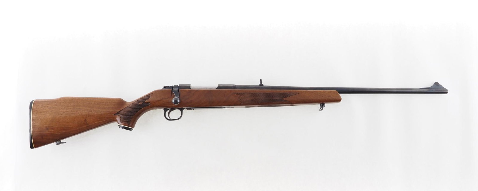 Mossberg 800C Rifle: SN: 613476 Cal: .22-250 Action Type: Bolt Action Sights/Optics: adjustable rear sight Stock: checkered walnut Finish: strong blue Bore: very good with very light scattered pitting Overall Cond: very