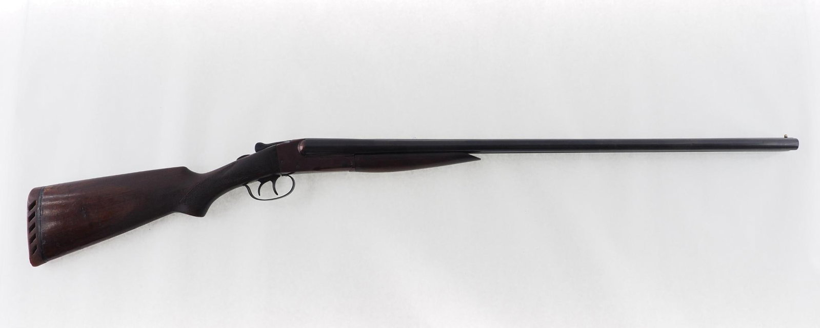 Springfield Side by Side Shotgun: SN: T44924 Cal: 20 Ga. Action Type: Side by Side Barrel Length: 28", modified and improved cylinder Sights/Optics: beaded front sight Stock: wood , chip where stock meets frame Finish: blue, plum