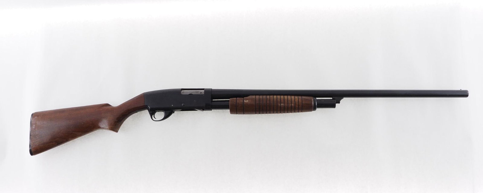 Savage Stevens 77 Shotgun: SN: no s.n. Cal: 12 Ga. Action Type: Slide Barrel Length: 28" Sights/Optics: bead front Stock: smooth walnut Finish: strong blue with minor defects Bore: very good Overall Cond: good Mechanical: fine