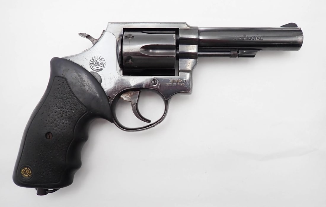 Taurus 82 Revolver: SN: 131695U Cal: .38 Spec. Action Type: Double Action Markings: CAI import Barrel Length: 4" Finish: blue Bore: good Overall Cond: good Mechanical: fine Box/Papers/Acc: with holster, belt & (2)