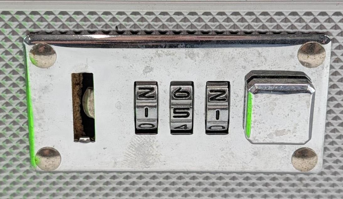 Locking Aluminum Long Gun Case - 6