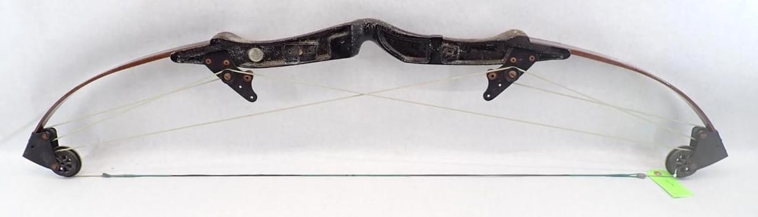 Bear White Tail Hunter Compound Bow: WH-288009, string length 39"