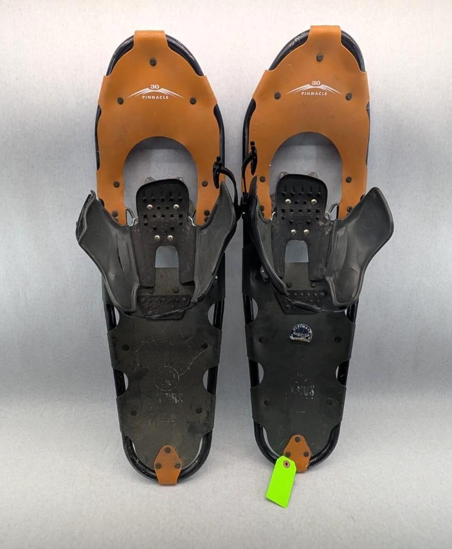 Tubbs Pinnacle 30 Snowshoes: Tubbs Pinnacle 30 Snowshoes