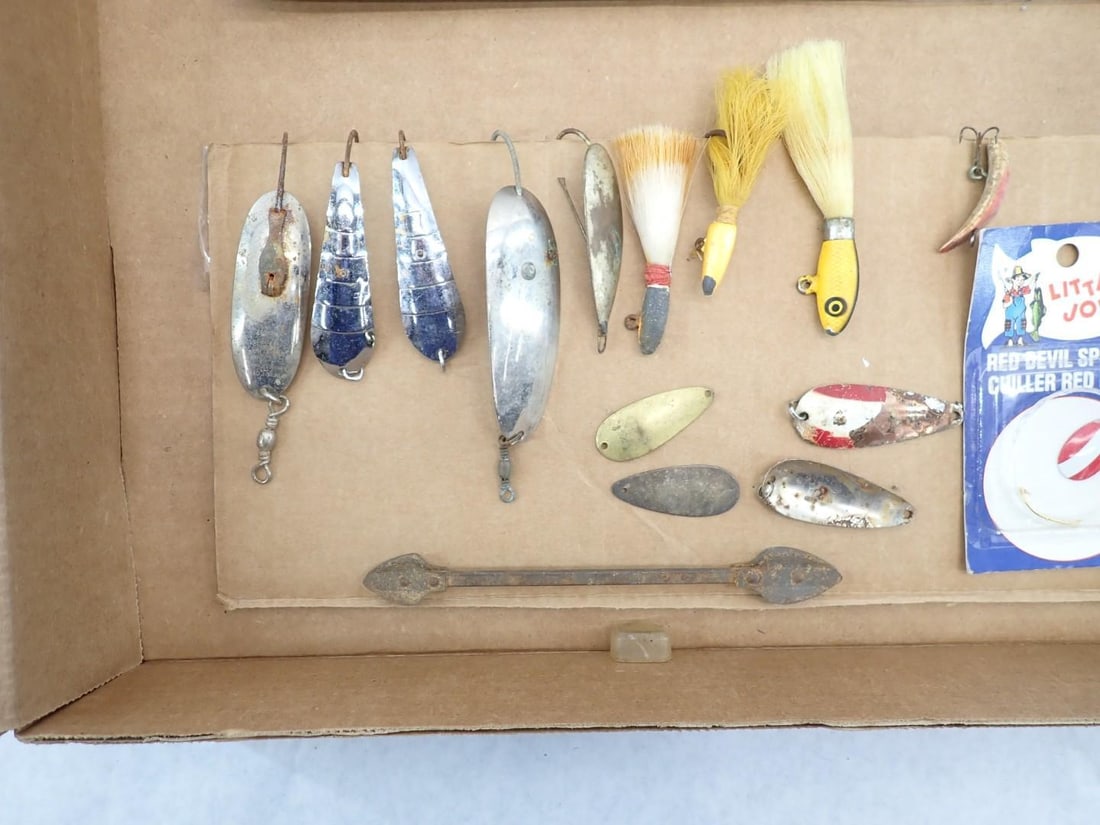 (31) Collectable Vintage Fishing Lures & Bobbers - 8