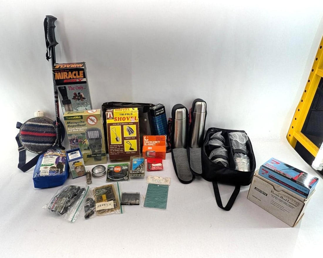 Campers Lot: incl. canteen, foul weather gear, emergencies supplies, show dryer, etc.
