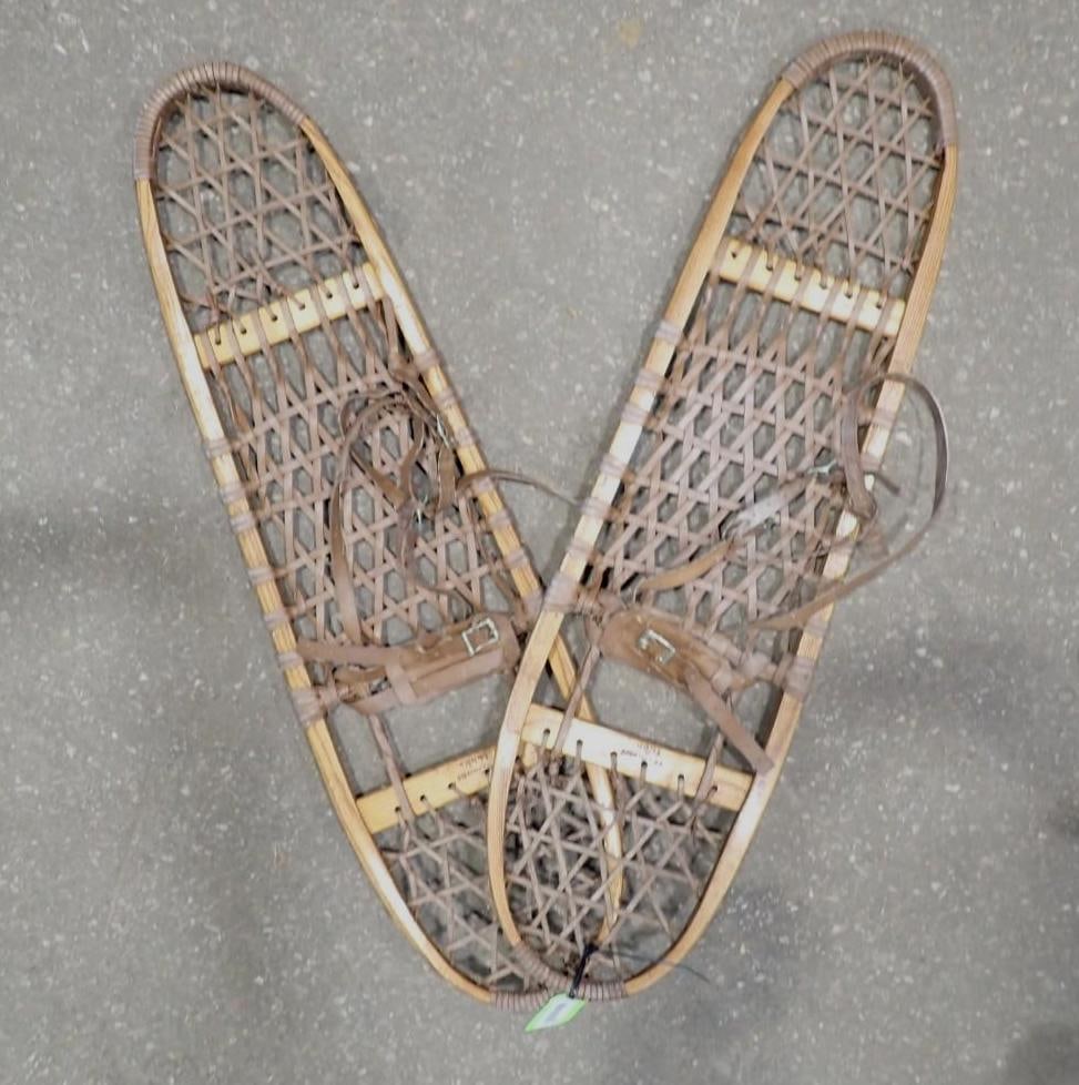 Pair of Vermont Tubbs 10x36 S-9 Snow Shoes: Pair of Vermont Tubbs 10x36 S-9 Snow Shoes