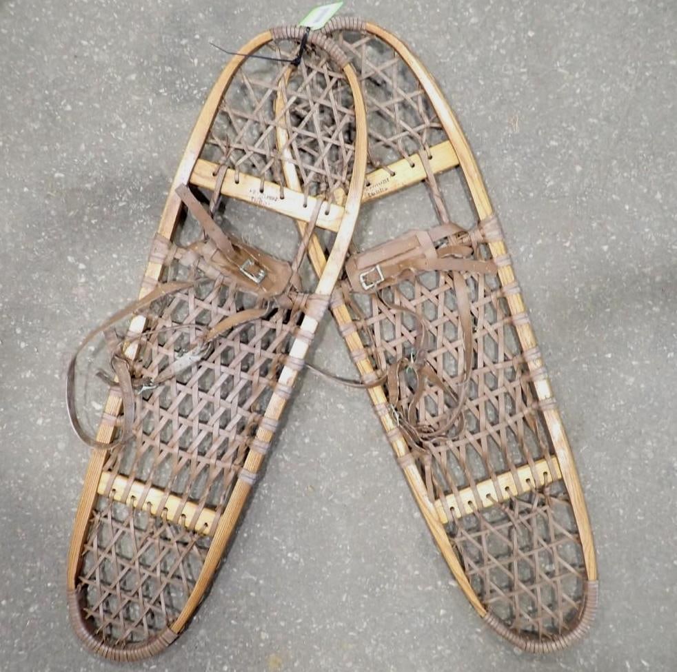 Pair of Vermont Tubbs 10x36 S-9 Snowshoes - 2