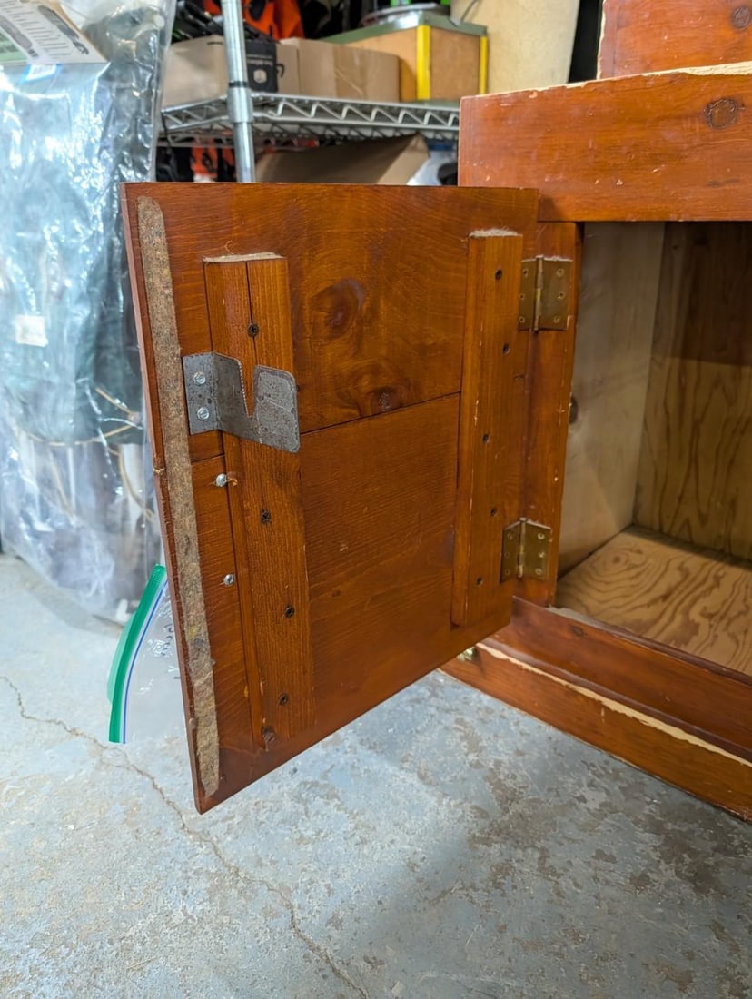 Six Place Pine Rifle Cabinet W/ Internal Locking Mechanism - 10