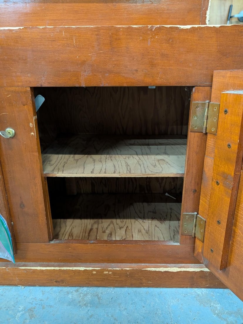 Six Place Pine Rifle Cabinet W/ Internal Locking Mechanism - 7