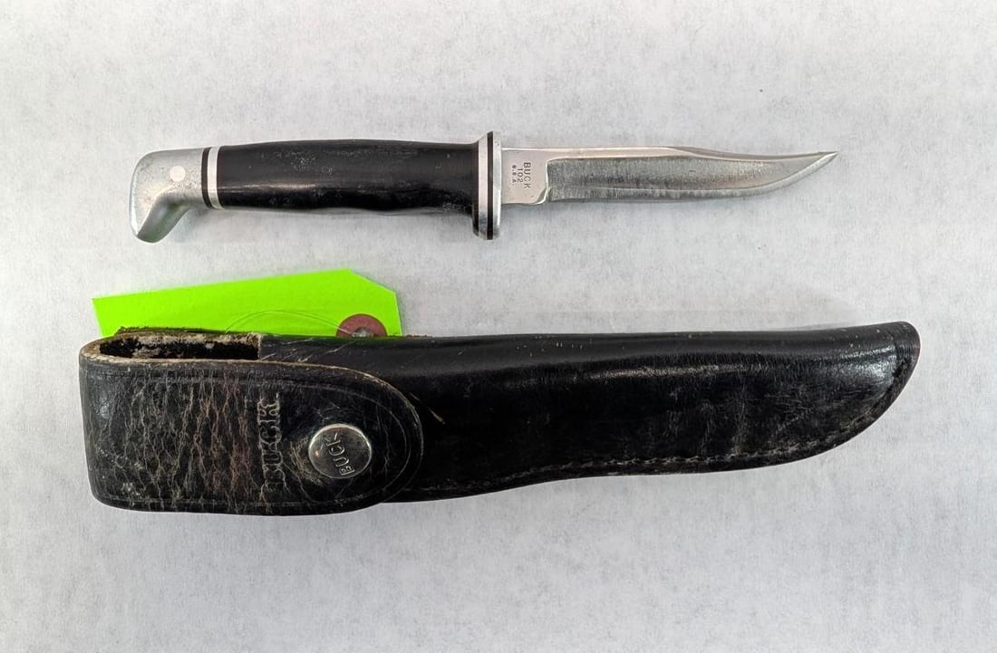 Buck #102 Fixed Blade Knife W/ Leather Sheath: overall length 7 5/8"