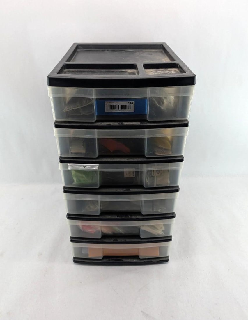 Fly Fisherman's Lot: incl. a 6-drawer storage cabinet, artificial and natural fur products, laser wrap, braid ribbon, yarn, etc.