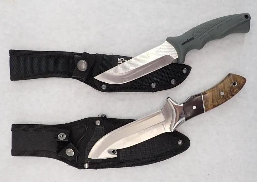 (2) Fixed Blade Knives (1 of 3)