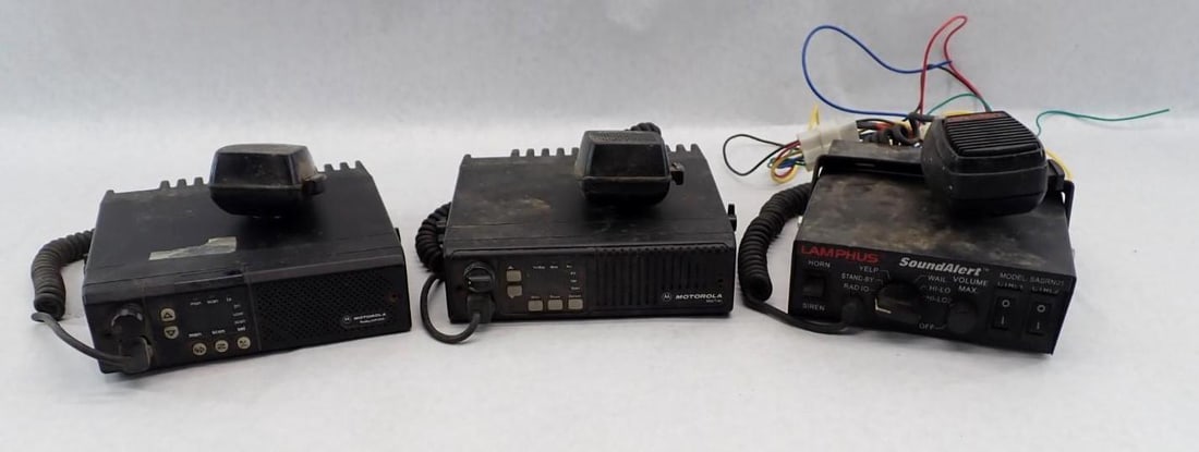 (2) Motorola CBs & (1) Lamphus Police Siren PA System: (2) Motorola CBs & (1) Lamphus Police Siren PA System