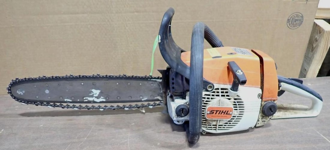 Stihl Model 024AV Chainsaw: 16" bar