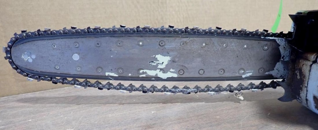 Stihl Model 024 AV Chainsaw - 3