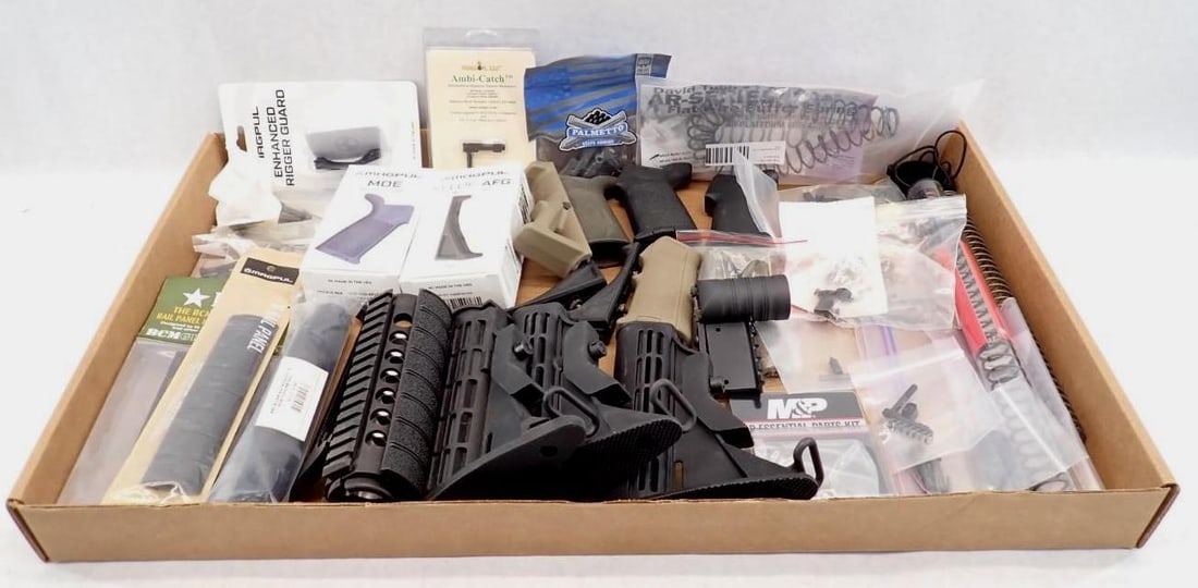 Quantity of Assault Rifle Replacement Parts: incl. grips, buttstocks, pistol grips, trigger replacement parts, etc.