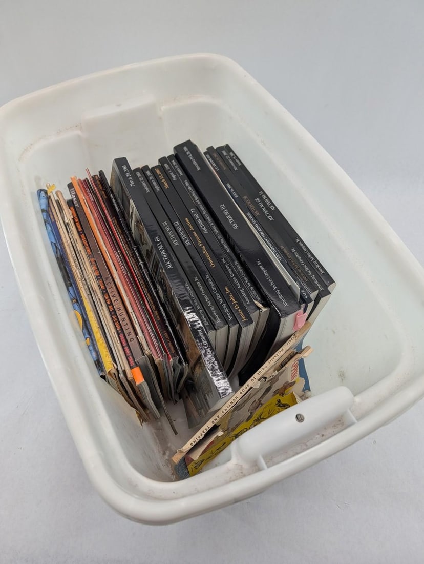 (31+/-) Amoskeag Auction Comp. Catalogs & Asst. Sporting/Shooting Periodicals: (31+/-) Amoskeag Auction Comp. Catalogs & Asst. Sporting/Shooting Periodicals