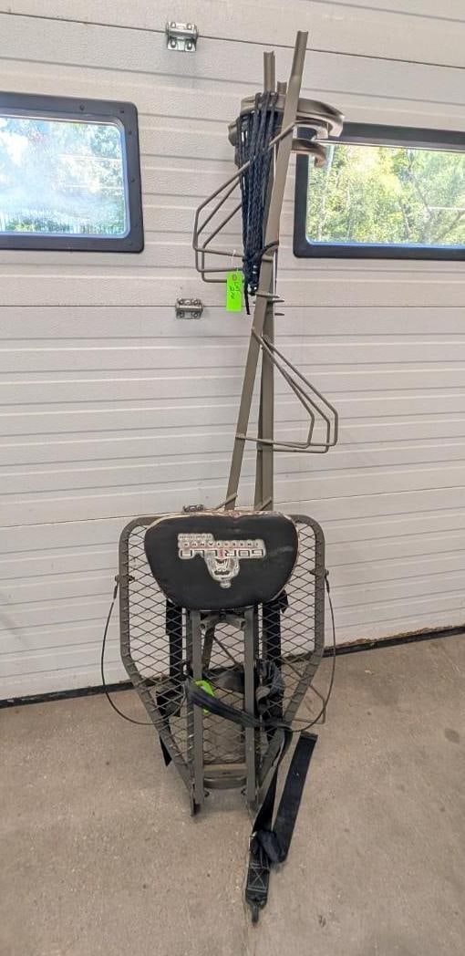 Hunters Tree Stand Kit: incl. Gorilla tree stand platform & (3) 5.5' sections of Swiftree ladder