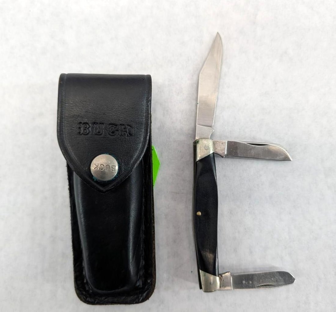 Buck #301 Folding Knife W/ Leather Case: case doesn't appear to be original